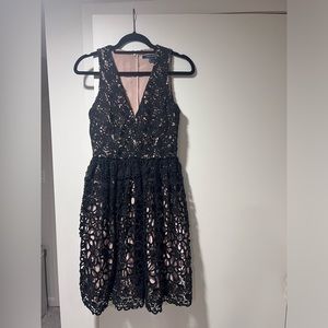 FRENCH CONNECTION BLACK/NUDE CROCHET LACE COCKTAIL DRESS SIZE 2